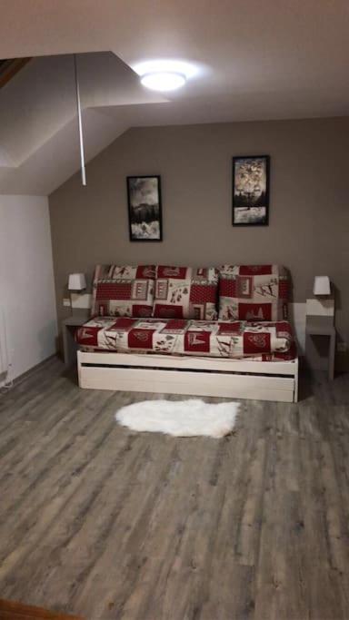 Au Bout Du Bois Piscine Sauna Hammam Accessible En Saison Et Le Logement Accessible Toute L Annee Les Deserts  Exterior photo
